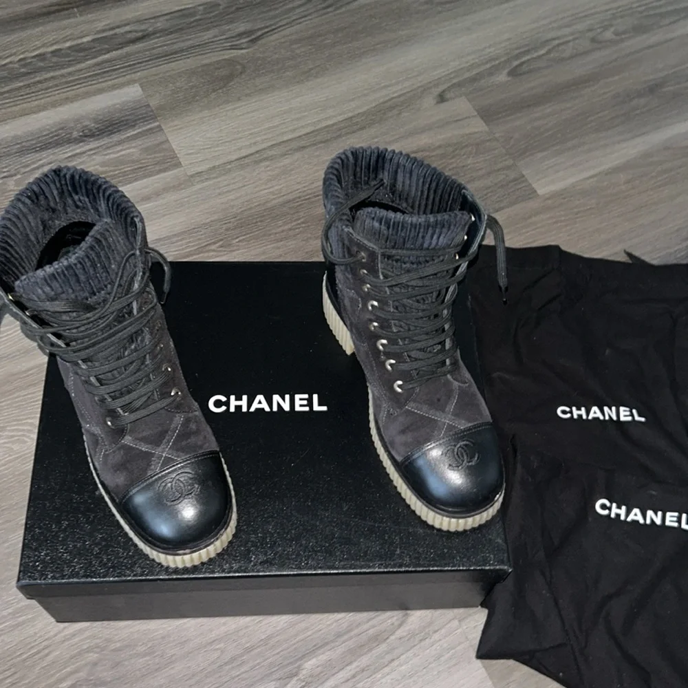 Chanel combat boots “TREK TRACK LACE UP” - Picture 3 of 8